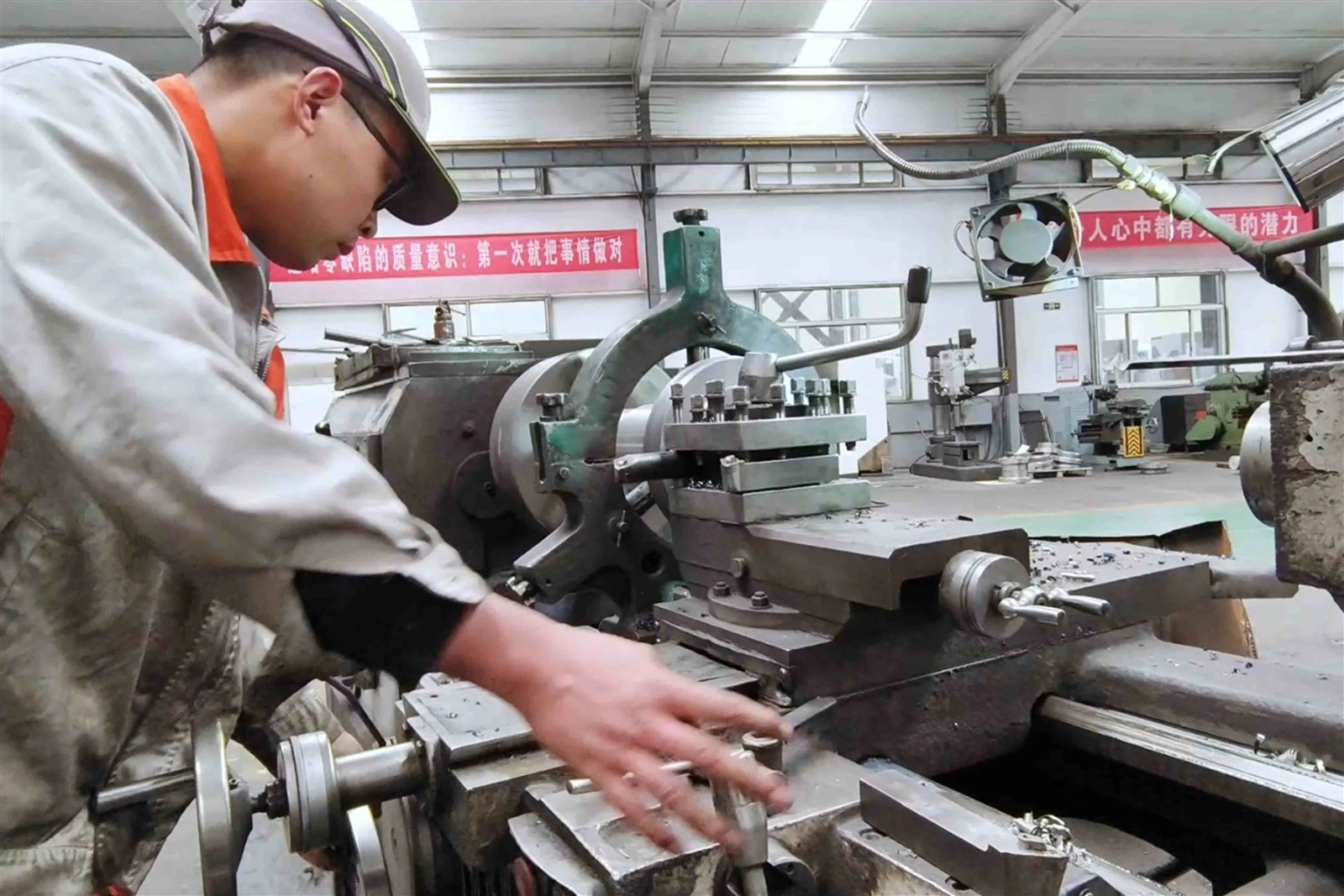 Lathe manufacturer machining details Lathe manufacturer machining details
