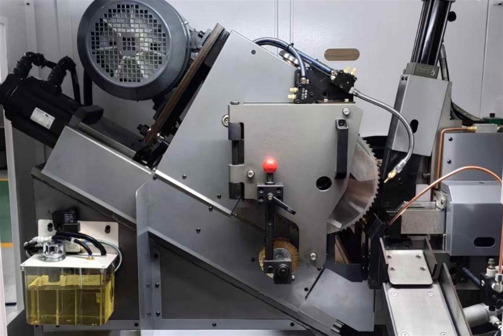 Circular Saw Cutting Machine Uses Well-Known Imported Components Circular Saw Cutting Machine Uses Well-Known Imported Components
